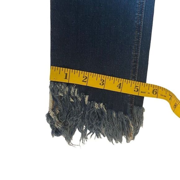 Free People Raw Hem Distressed Jeans Size 26 Women’s Jeans NWT - Picture 6 of 16
